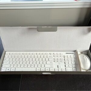 White Wireless Keyboard and Mouse Combo